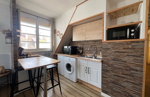 Calais City Center Apartment | Pet-Friendly Le Marin Studio with Ocean View and Breakfast
