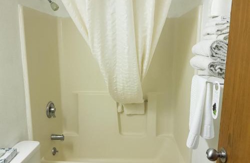 Le Mars Hotel | Family-Friendly Stays at Le Mars Inn and Suites