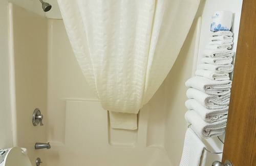Le Mars Hotel | Comfortable Stays at Le Mars Inn & Suites with Breakfast