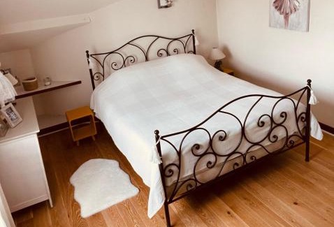 Vendat Bed & Breakfast | Experience Oceanfront Bliss at Le Mas aux Papillons