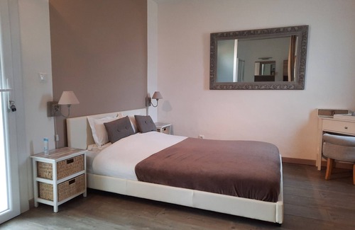 Malves-en-Minervois Bed & Breakfast | Le Mas Blanc room with private terrace