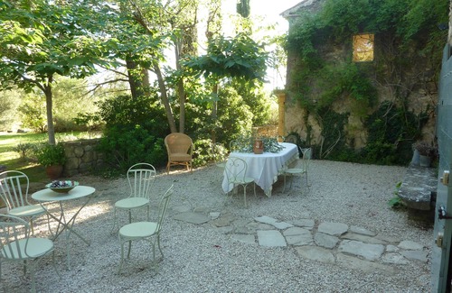 Puyvert House | Relaxing Getaway at Le Mas Charpin in South Luberon