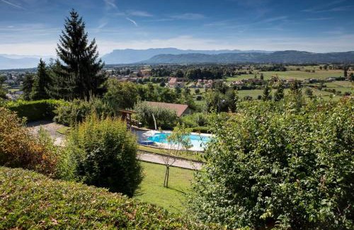 Le Grand-Lemps Bed & Breakfast | Relax at Le Mas Dauphinois: Oceanfront Family Retreat