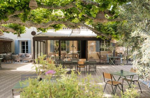 Cavaillon Bed & Breakfast | Experience Le Mas de la Terre: Oceanfront Retreat Awaits