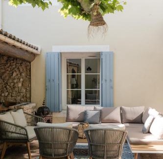Cavaillon Bed & Breakfast | Experience Le Mas de la Terre: Oceanfront Retreat Awaits