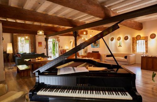 Bages Bed & Breakfast | Beautiful Le Mas de la Prade with Oceanfront Pool Retreat