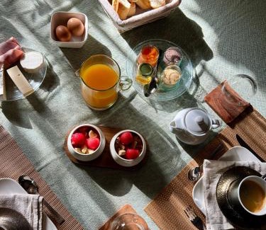 Bages Bed & Breakfast | Beautiful Le Mas de la Prade with Oceanfront Pool Retreat