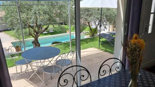 Caromb Apartment | Relaxing Getaway at Le Mas de la Tortue with Ocean View