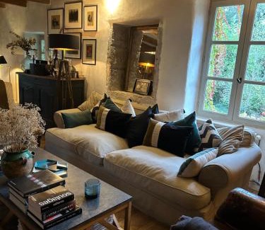 Saint-Cirq-Lapopie Bed & Breakfast | Exceptional Oceanfront Escape at Le Mas de Laval
