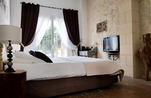 Mougins Bed & Breakfast | Relax at Le Mas de Mougins with Ocean View & Pool