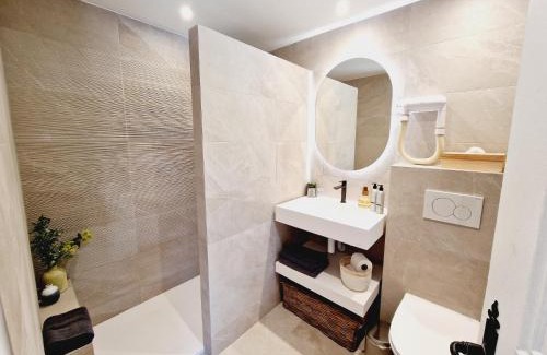 Mougins Bed & Breakfast | Relax at Le Mas de Mougins with Ocean View & Pool