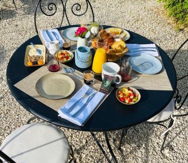 Garrigues Bed & Breakfast | Oceanfront Bliss at Le Mas de Ponge – Rated 9.5/10!
