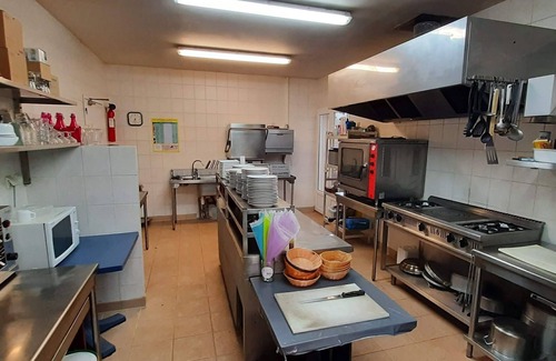 Blars House | Experience Le Mas des 3 ânes: Comforting Group Gite in Blars