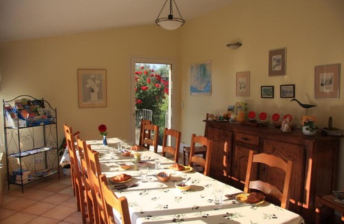 Saint-Paul-de-Vence House | Discover Le Mas des Amandiers: Pet-Friendly Pool Retreat