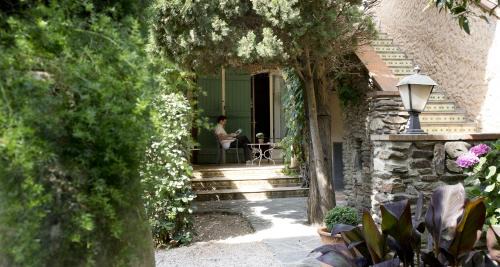 Collioure Hotel | Discover Le Mas des Citronniers: Pet-Friendly Retreat