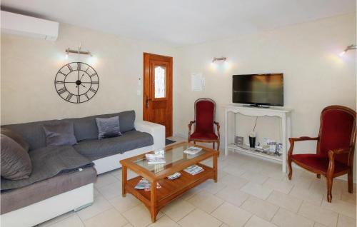 Rousset-les-Vignes House | Relaxing 2 Bedroom Home with Pool in Rousset Les Vignes