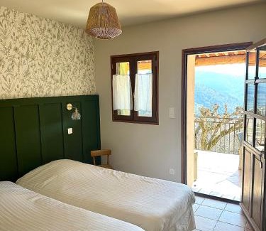 Propiac House | Relax at Le Mas des Eglantiers with Oceanfront Amenities