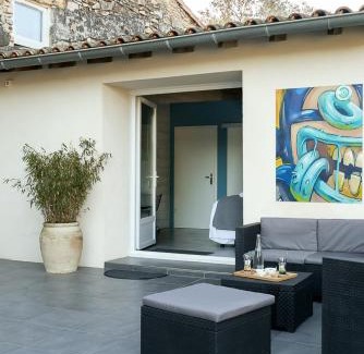 Les 3 Ponts Bed & Breakfast | Discover Le Mas des Oliviers Nîmes: Pet Friendly Retreat