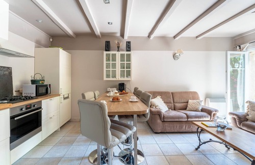 Graveson House | Relax at Le Mas Des Pins with Pool, Spa & Family Amenities