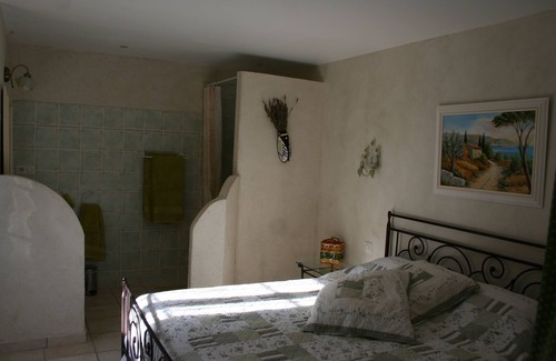 Trans-en-Provence Bed & Breakfast | Escape to Le Mas des Tarentes Amidst Vineyards and Woods