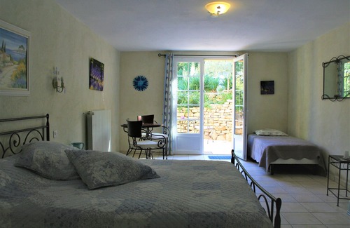 Trans-en-Provence Bed & Breakfast | Explore Le Mas des Tarentes Amidst Vineyards and Forests