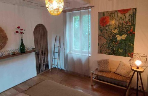 Dions Bed & Breakfast | Experience Oceanfront Bliss at Le Mas du Coquelicot