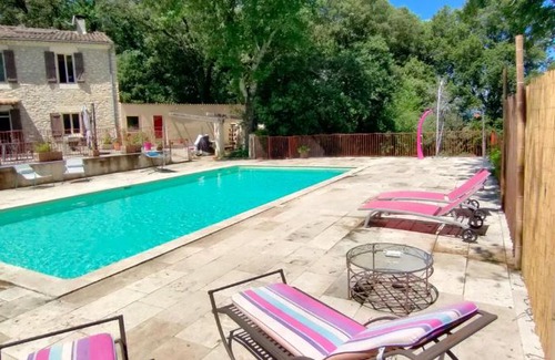 Dions Bed & Breakfast | Experience Oceanfront Bliss at Le Mas du Coquelicot