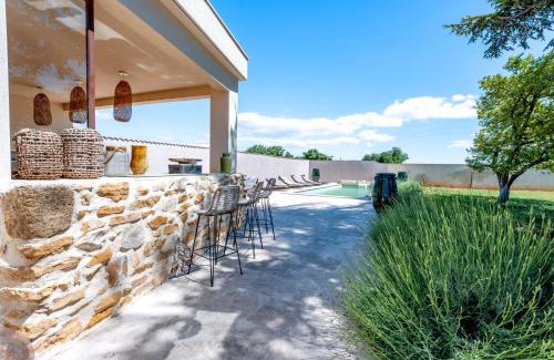 Piolenc House | Stunning Oceanfront Retreat at Le Mas Li Jasso