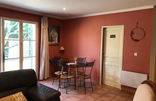 Loriol-du-Comtat House | Experience Le Mas Mérindol Gîte Cerise with Ocean Views