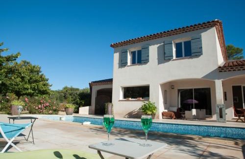 Lorgues Bed & Breakfast | Relax at Le Mas Pinède with Oceanfront Pool & Spa