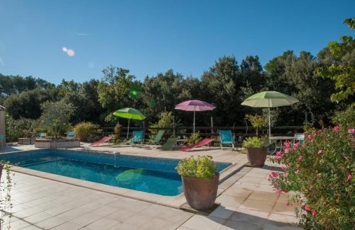Lorgues Bed & Breakfast | Relax at Le Mas Pinède with Oceanfront Pool & Spa