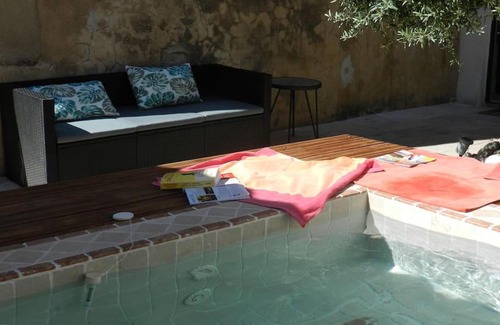 Maubec Apartment | Relax at Le Maset des Aires with Luberon Views & Hot Tub