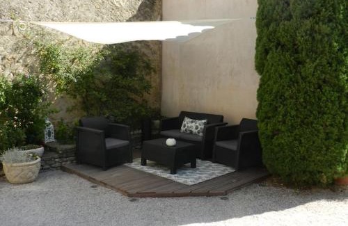 Maubec Apartment | Relax at Le Maset des Aires with Luberon Views & Hot Tub