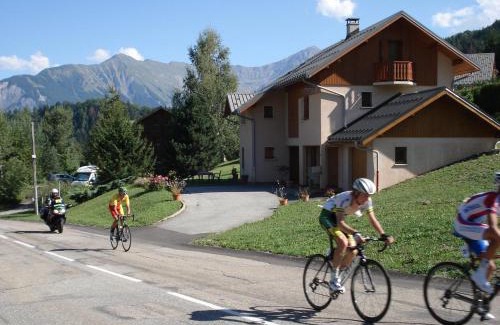 Les Bottieres Apartment | Family-Friendly Retreat at Le Maurillon - Rated 9/10!