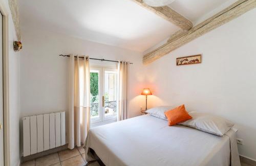 Cabrieres-d'Avignon House | Family-Friendly Retreat at Le Mazet de Cabrières-d'Avignon