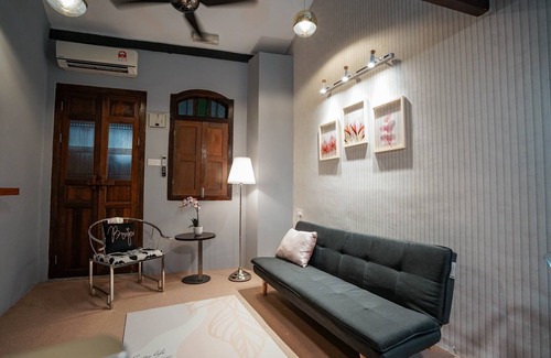 Downtown George Town Cottage | Discover Le Meilleur: Family-Friendly with Breakfast Included
