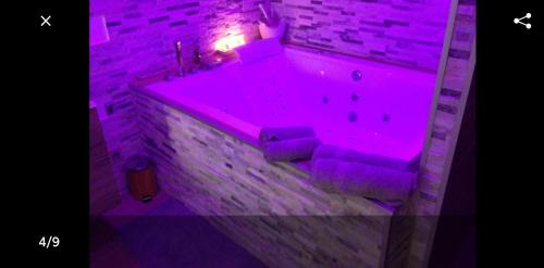Le Cendre Apartment | Relaxing Retreat at Le Menhir with Jacuzzi & Family-Friendly Amenities