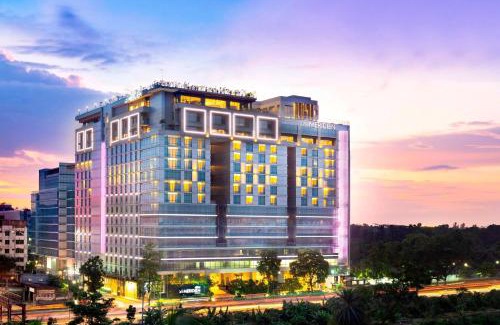 Dhaka Hotel | Elegant Le Meridien Dhaka: Oceanfront Pool & Spa Retreat