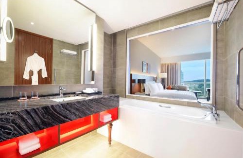 Putrajaya Hotel | Experience Le Meridien Putrajaya: 5-Star Oceanfront Escape