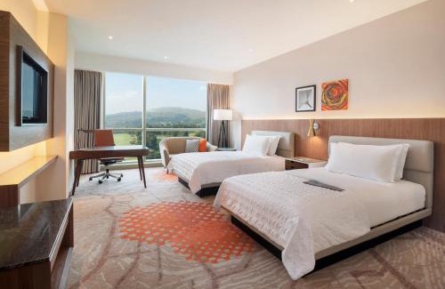 Putrajaya Hotel | Experience Le Meridien Putrajaya: 5-Star Oceanfront Escape