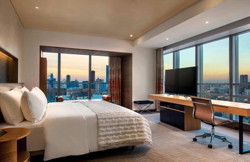 He Ping Hotel | Elegant Le Meridien Shenyang with Pool & Spa Amenities
