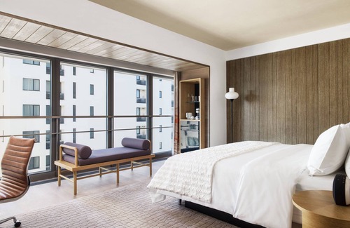 He Ping Hotel | Elegant Le Meridien Shenyang with Pool & Spa Amenities