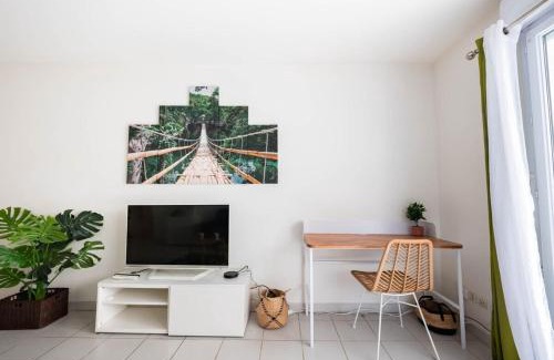 Port Marianne Apartment | Oceanfront Comfort at Le Messidor - Rives du Lez Hotel