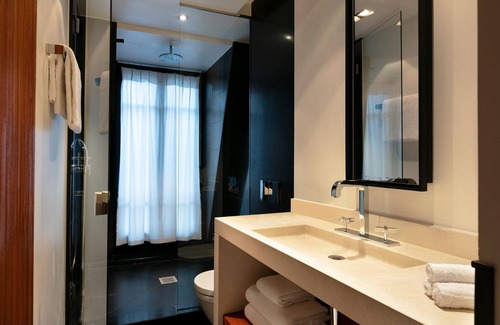 Porte-Dauphine Hotel | Elegant Le Metropolitan Paris Tour Eiffel - 5-Star Luxury Stay