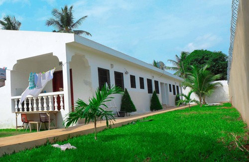 Lome House | Modern Le Miami Apartment with WIFI & Family-Friendly Amenities