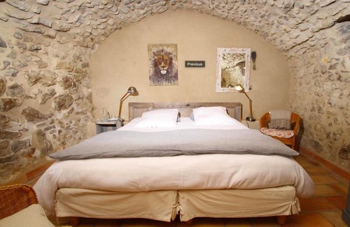 Vercoiran House | Guest Rated 9.6: Discover Le Miau's Pet-Friendly Haven
