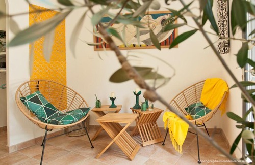 Bastia House | Pet-Friendly Retreat: Le Mini Cottage Rated 9/10 by Guests