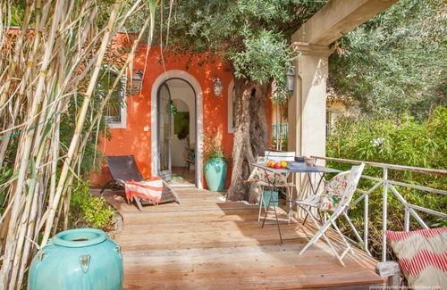 Bastia House | Pet-Friendly Retreat: Le Mini Cottage Rated 9/10 by Guests