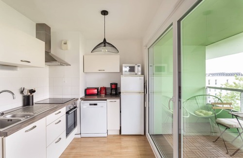 La Courrouze Apartment | Comfortable Le Mint Apartment with Parking and Spa Access