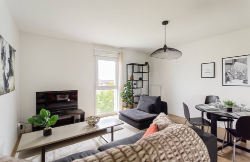 La Courrouze Apartment | Comfortable Le Mint Apartment with Parking and Spa Access